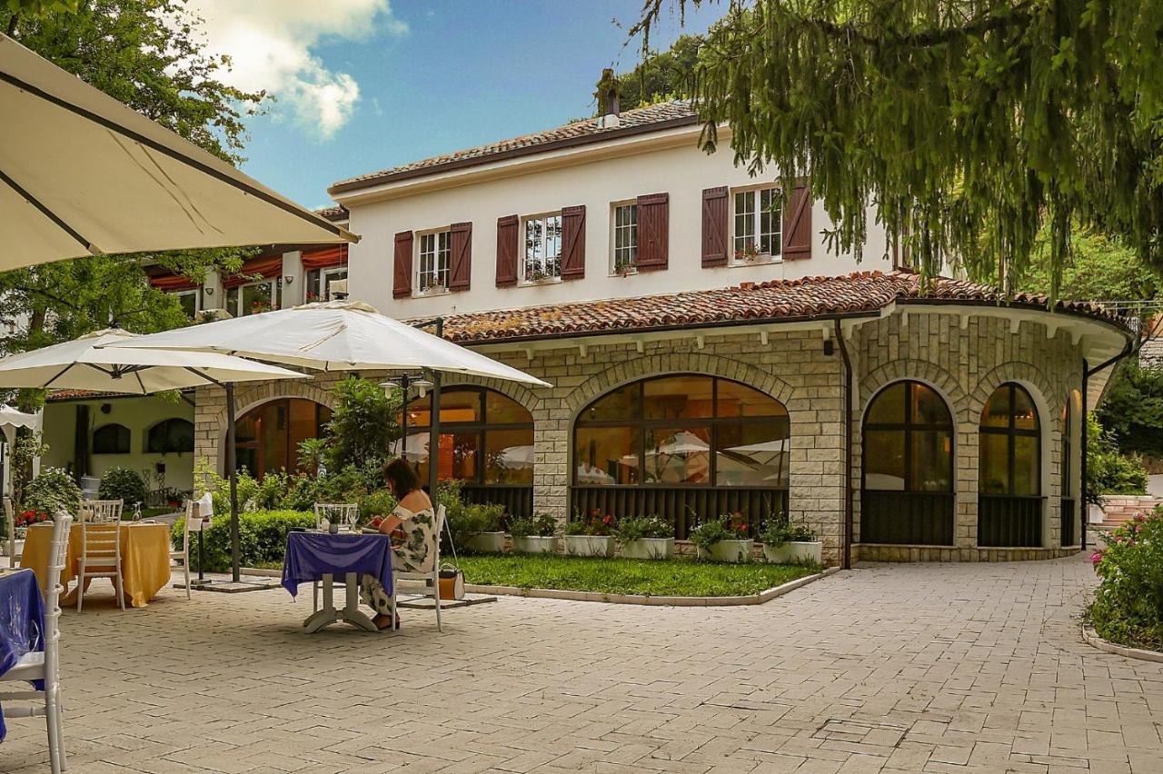 Hotel La Ginestra อัคกวาลาญา ภายนอก รูปภาพ
