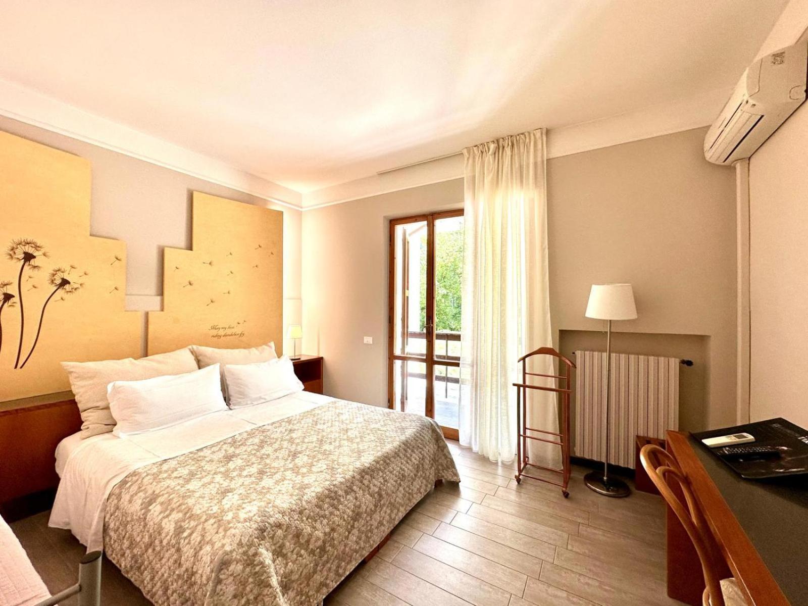 Hotel La Ginestra อัคกวาลาญา ภายนอก รูปภาพ