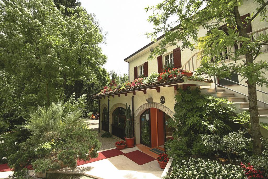 Hotel La Ginestra อัคกวาลาญา ภายนอก รูปภาพ